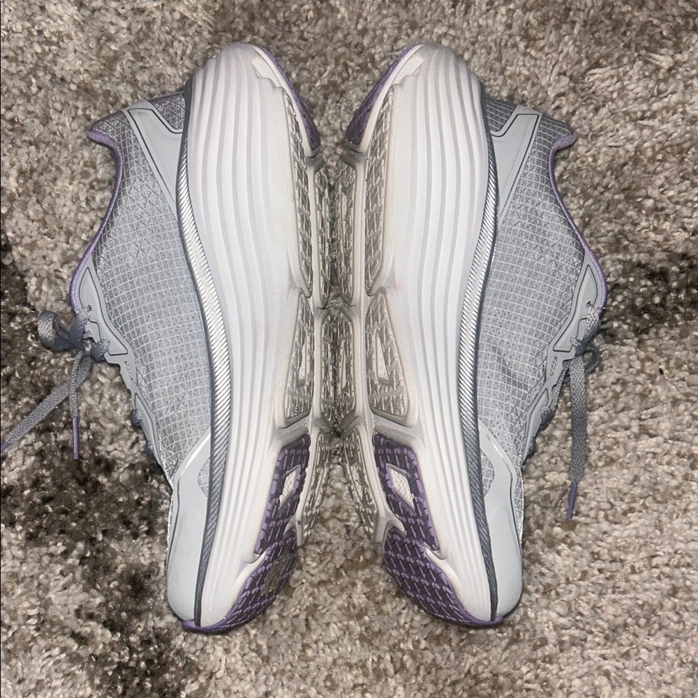 Skechers WOMENS MAX CUSHION ENDEAVOUR RUNNING SHOE size 6.5, lavender & gray - Picture 4 of 9